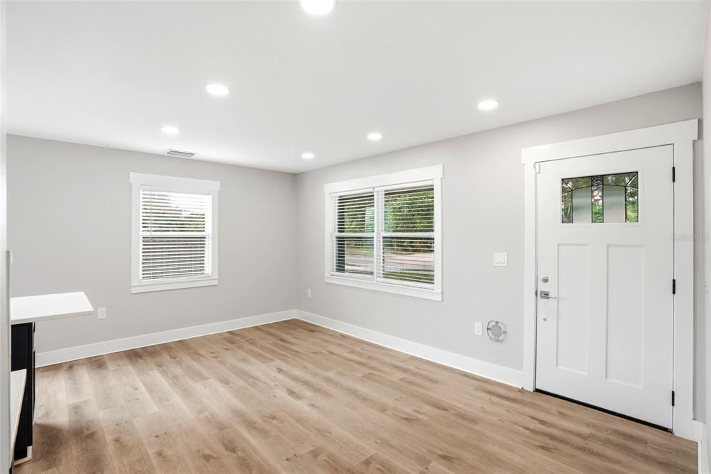 For Sale: $349,000 (3 beds, 2 baths, 1137 Square Feet)