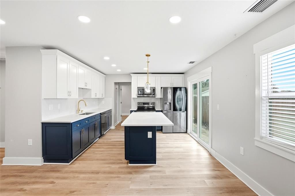 For Sale: $349,000 (3 beds, 2 baths, 1137 Square Feet)