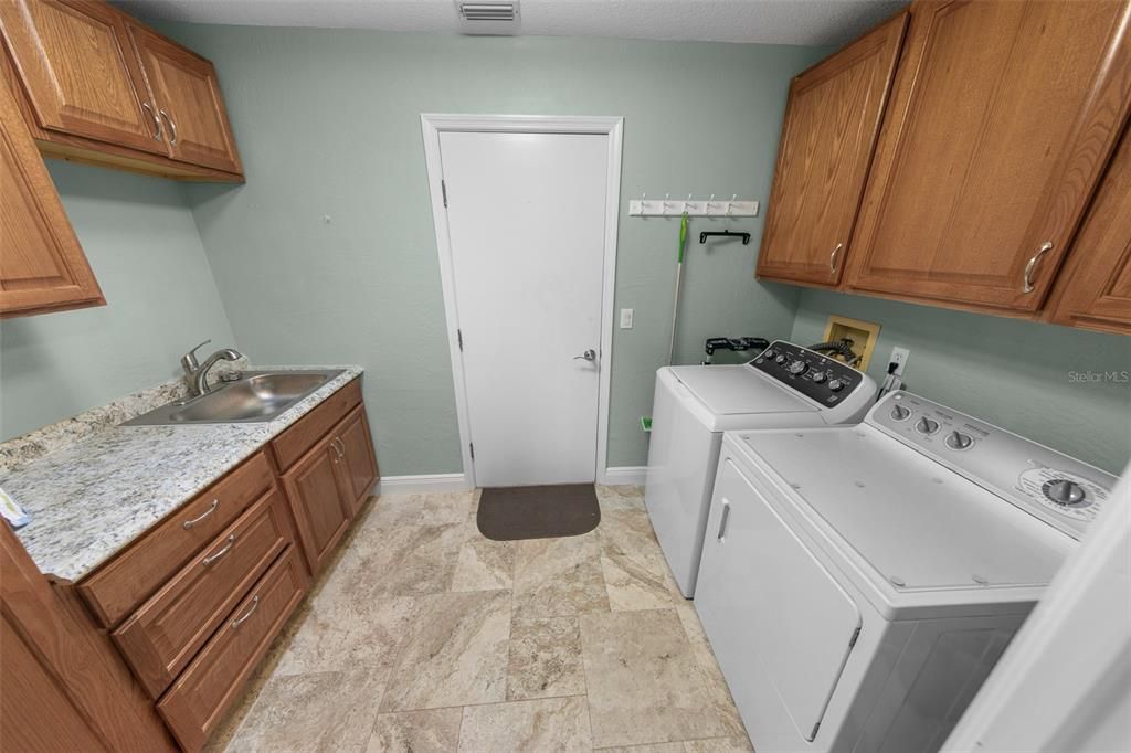 For Sale: $799,900 (3 beds, 2 baths, 2285 Square Feet)