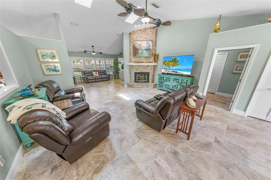 For Sale: $799,900 (3 beds, 2 baths, 2285 Square Feet)