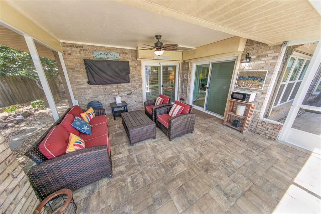 For Sale: $799,900 (3 beds, 2 baths, 2285 Square Feet)