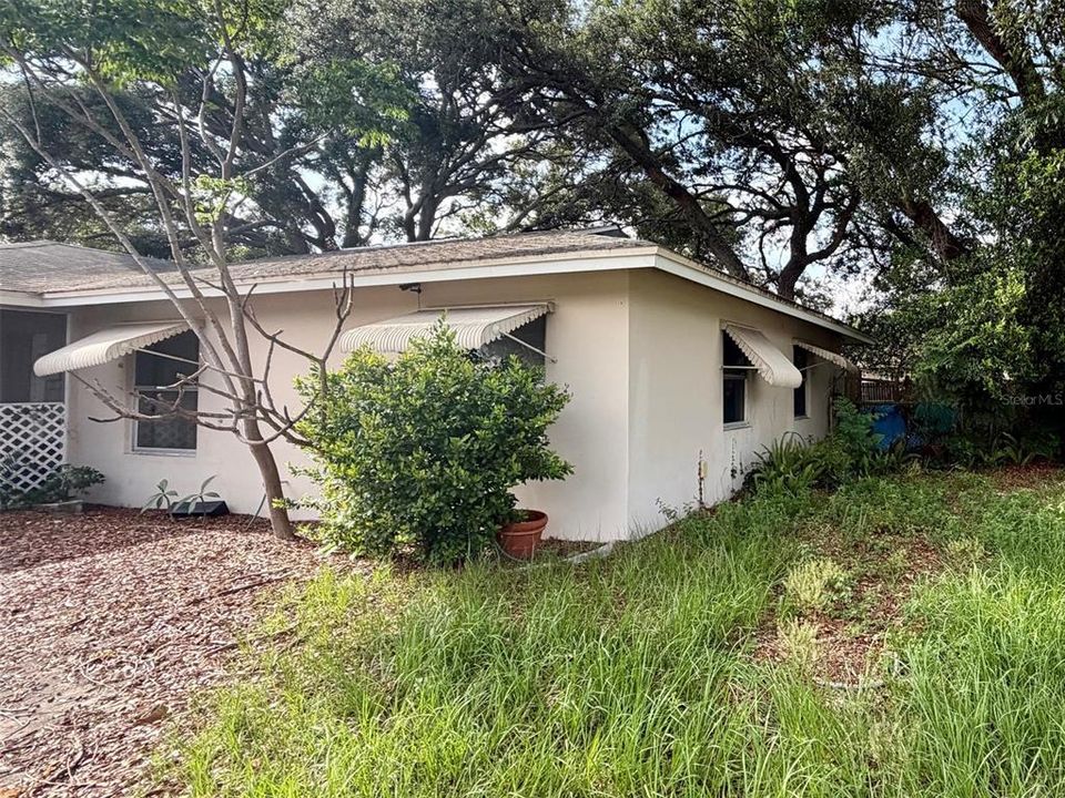 For Sale: $239,500 (2 beds, 2 baths, 1136 Square Feet)