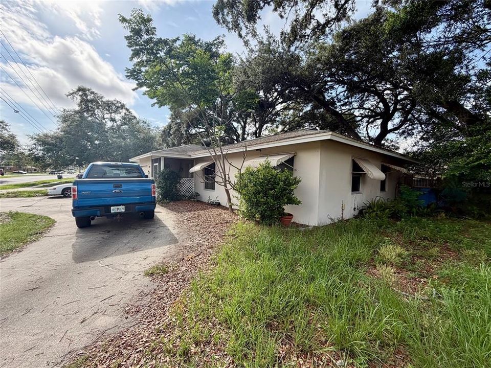 For Sale: $239,500 (2 beds, 2 baths, 1136 Square Feet)