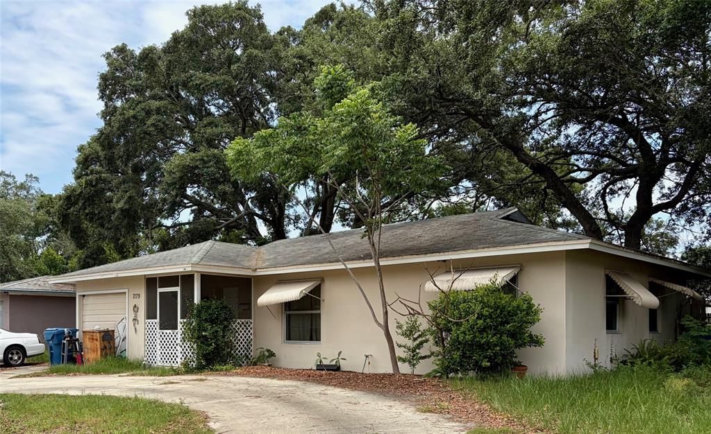 For Sale: $239,500 (2 beds, 2 baths, 1136 Square Feet)