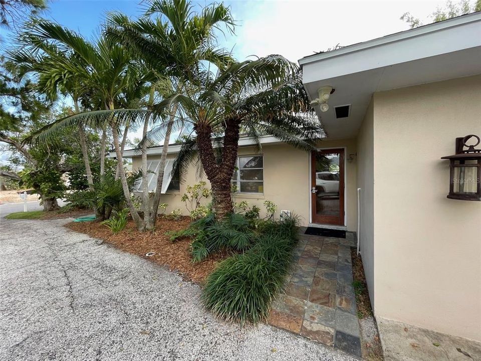 For Rent: $3,600 (3 beds, 2 baths, 1539 Square Feet)