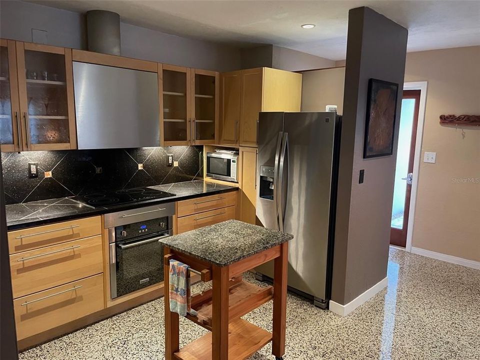 For Rent: $3,600 (3 beds, 2 baths, 1539 Square Feet)