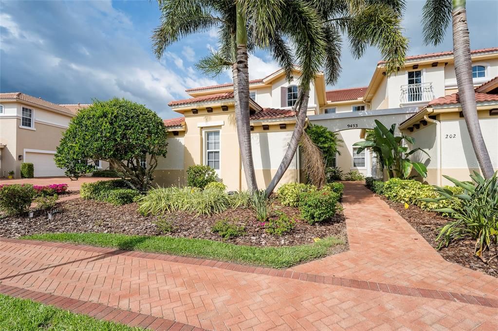 For Sale: $449,900 (3 beds, 2 baths, 2434 Square Feet)