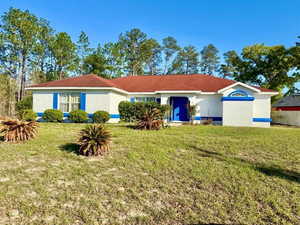For Sale: $329,900 (3 beds, 2 baths, 1976 Square Feet)