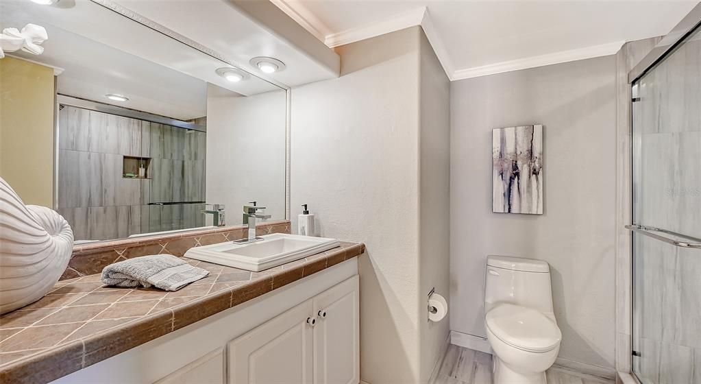 На продажу: $1,199,000 (2 спален, 2 ванн, 1235 Квадратных фут)