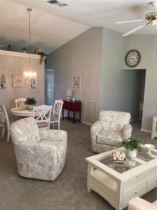 В аренду: $1,800 (2 спален, 2 ванн, 1360 Квадратных фут)