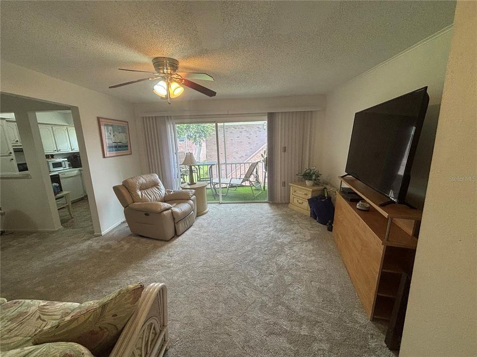 For Sale: $125,000 (1 beds, 1 baths, 825 Square Feet)