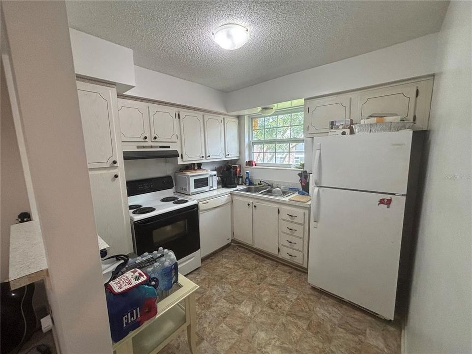For Sale: $125,000 (1 beds, 1 baths, 825 Square Feet)