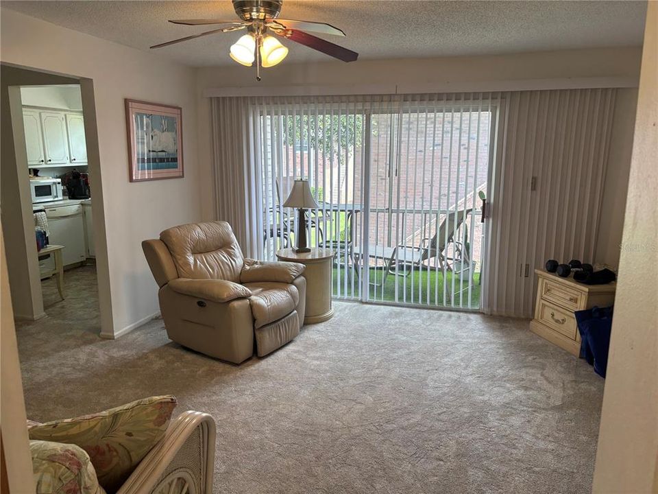 For Sale: $125,000 (1 beds, 1 baths, 825 Square Feet)