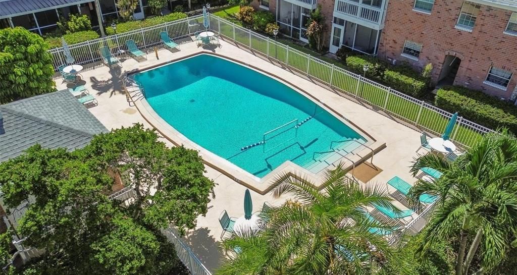 For Sale: $125,000 (1 beds, 1 baths, 825 Square Feet)