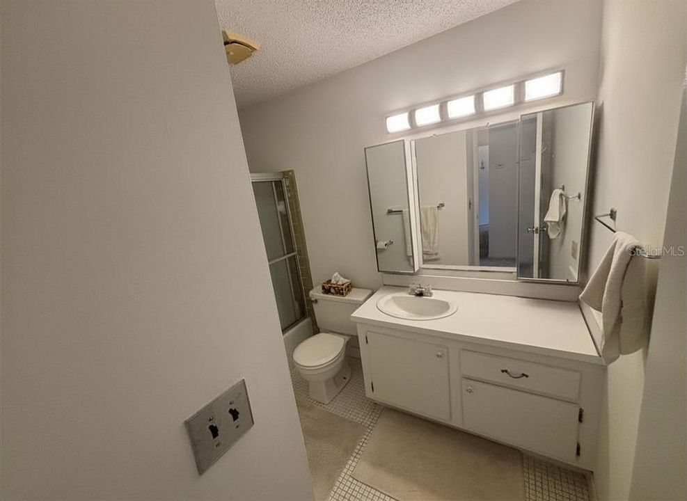 For Sale: $125,000 (1 beds, 1 baths, 825 Square Feet)