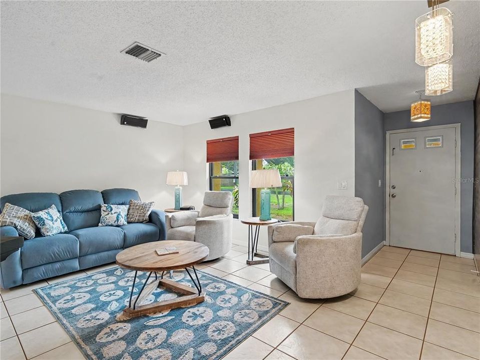 For Sale: $499,999 (2 beds, 2 baths, 1582 Square Feet)