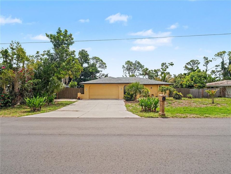 For Sale: $499,999 (2 beds, 2 baths, 1582 Square Feet)