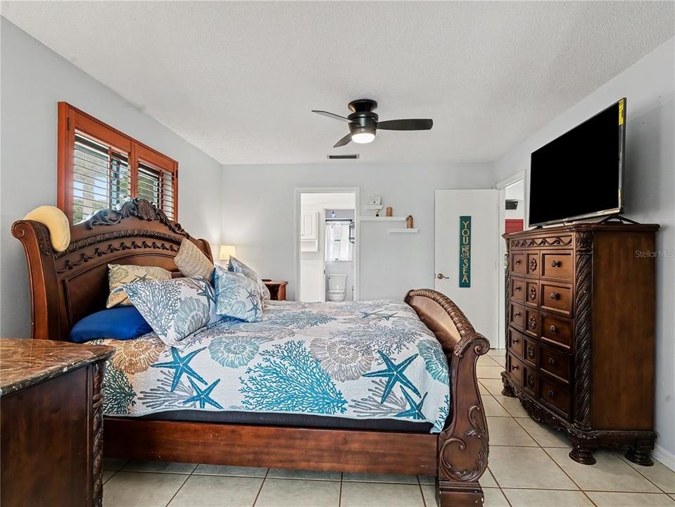 For Sale: $499,999 (2 beds, 2 baths, 1582 Square Feet)
