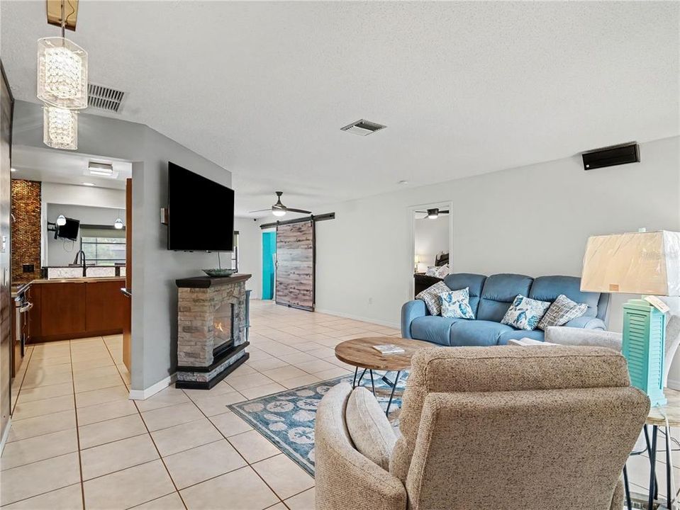 For Sale: $499,999 (2 beds, 2 baths, 1582 Square Feet)