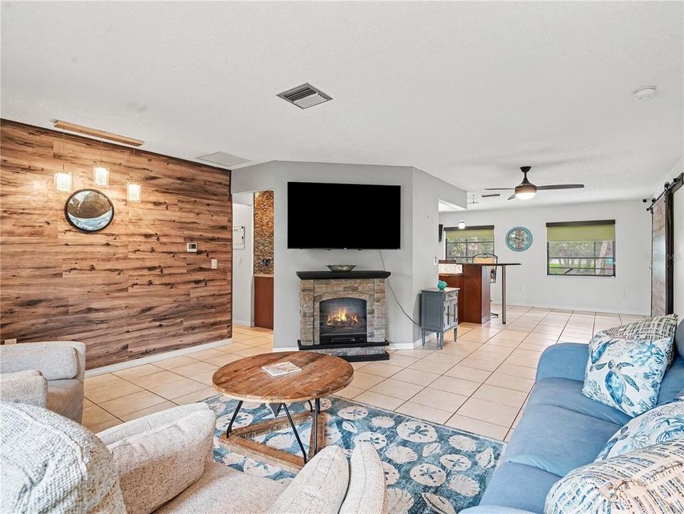 For Sale: $499,999 (2 beds, 2 baths, 1582 Square Feet)