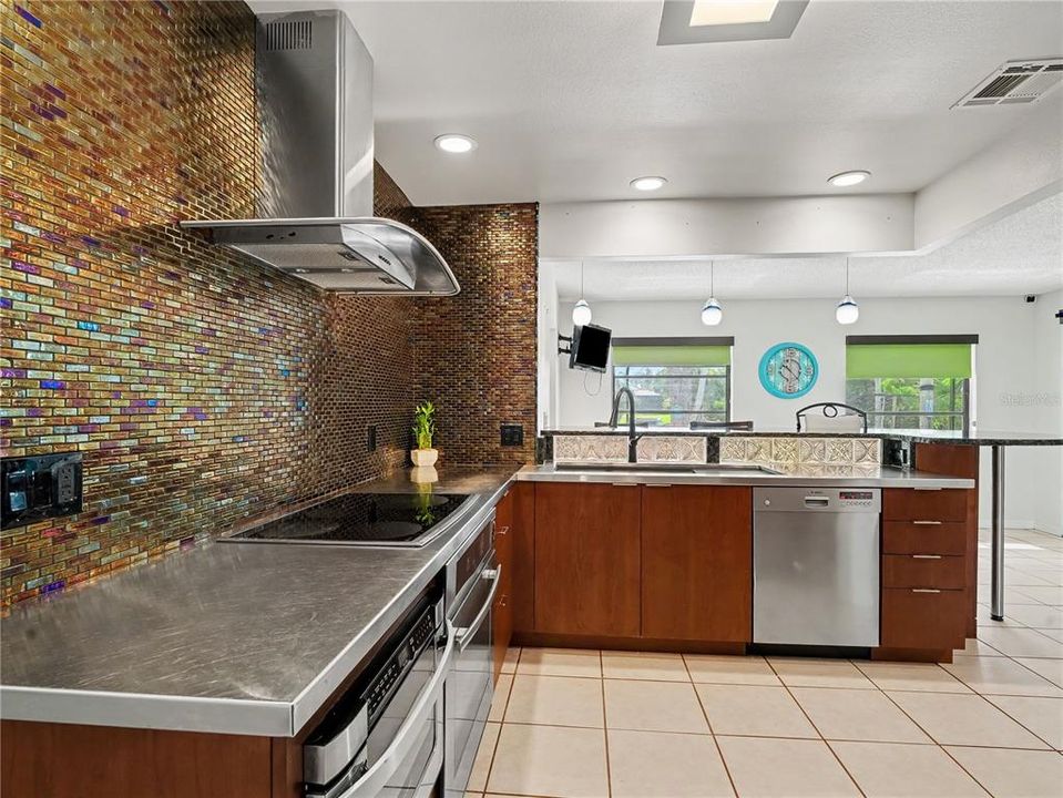 For Sale: $499,999 (2 beds, 2 baths, 1582 Square Feet)