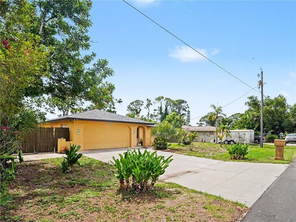 For Sale: $499,999 (2 beds, 2 baths, 1582 Square Feet)