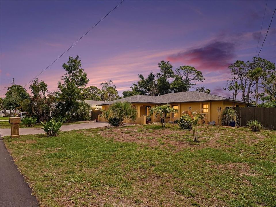 For Sale: $499,999 (2 beds, 2 baths, 1582 Square Feet)
