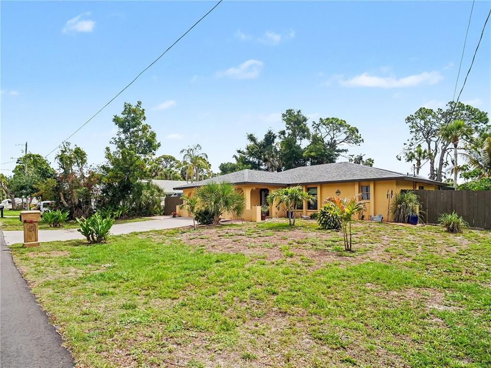 For Sale: $499,999 (2 beds, 2 baths, 1582 Square Feet)