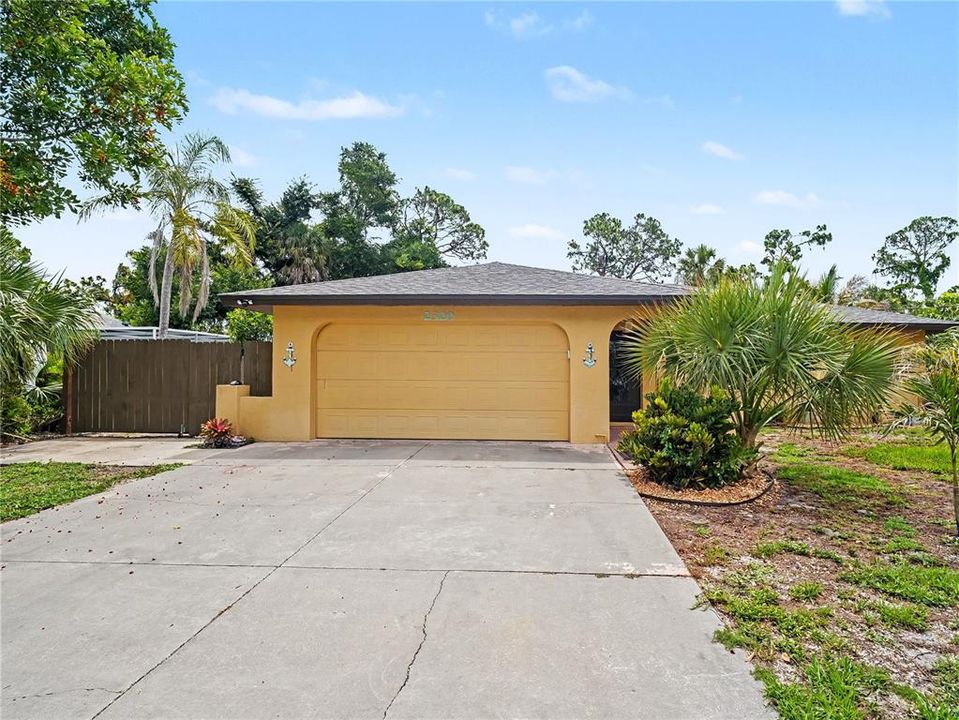 For Sale: $499,999 (2 beds, 2 baths, 1582 Square Feet)