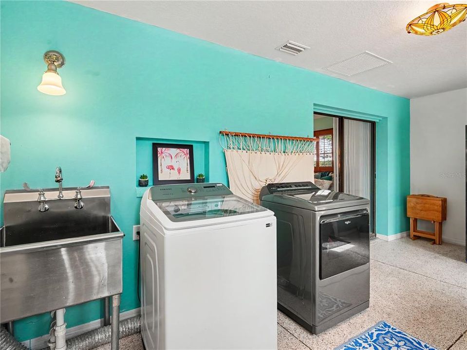 For Sale: $499,999 (2 beds, 2 baths, 1582 Square Feet)