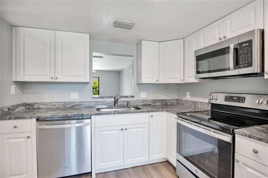 For Sale: $259,000 (3 beds, 2 baths, 1534 Square Feet)