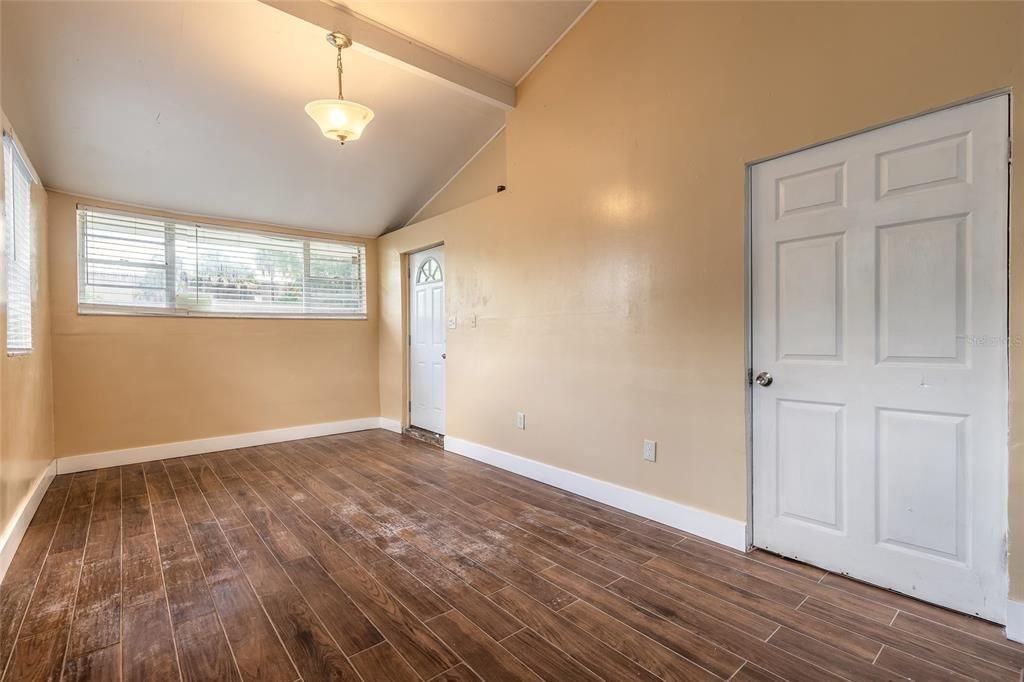 For Sale: $189,900 (3 beds, 2 baths, 1534 Square Feet)