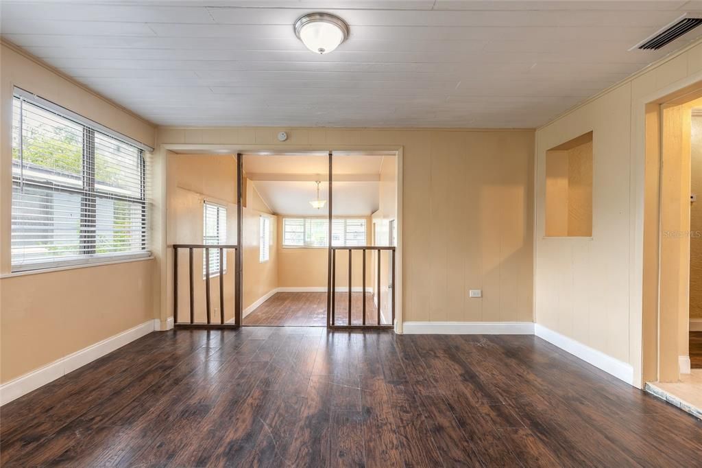 For Sale: $189,900 (3 beds, 2 baths, 1534 Square Feet)