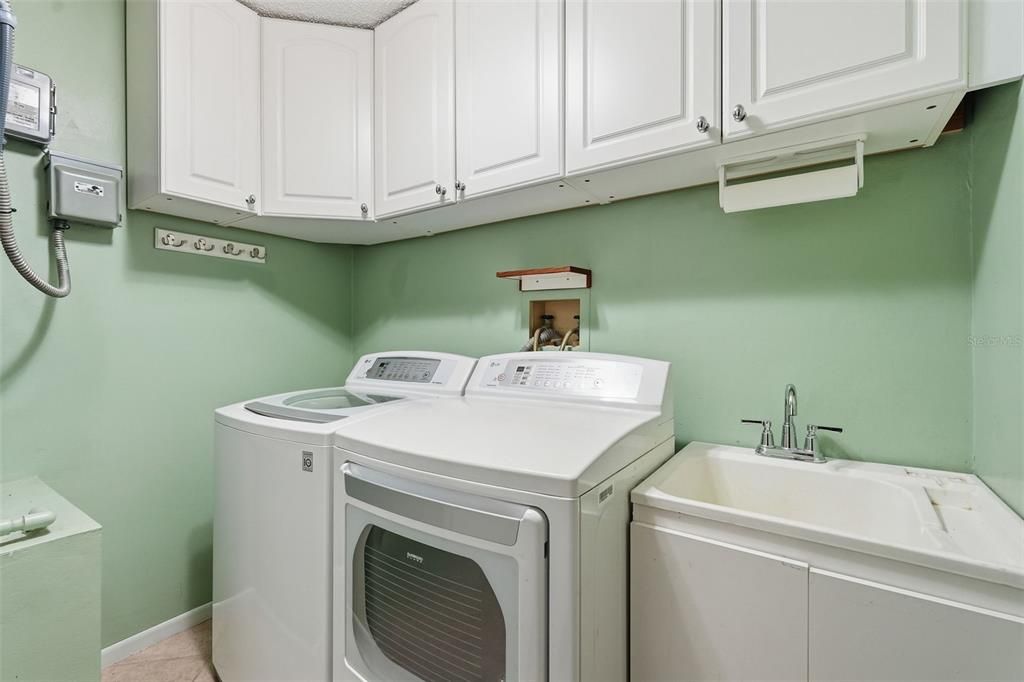 For Sale: $675,000 (4 beds, 2 baths, 2153 Square Feet)
