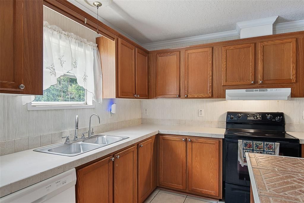 For Sale: $275,000 (3 beds, 2 baths, 2172 Square Feet)