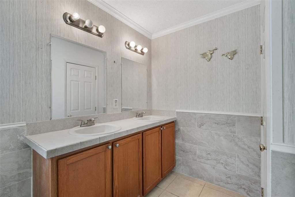 For Sale: $275,000 (3 beds, 2 baths, 2172 Square Feet)