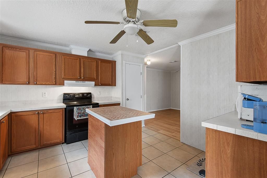 For Sale: $275,000 (3 beds, 2 baths, 2172 Square Feet)