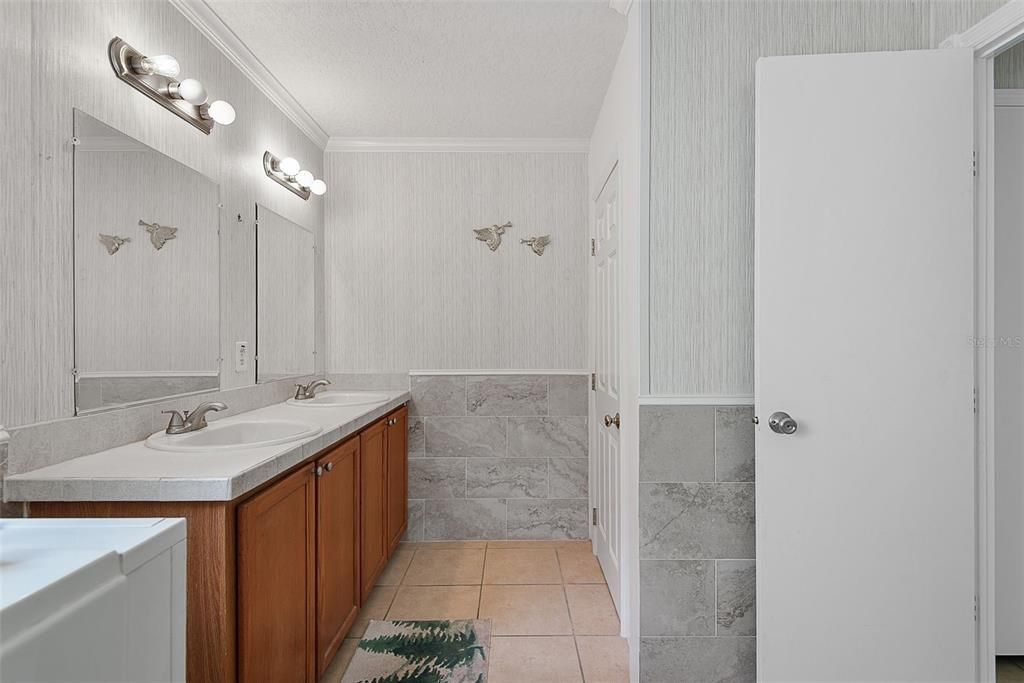 For Sale: $275,000 (3 beds, 2 baths, 2172 Square Feet)