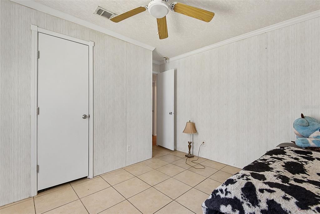 For Sale: $275,000 (3 beds, 2 baths, 2172 Square Feet)