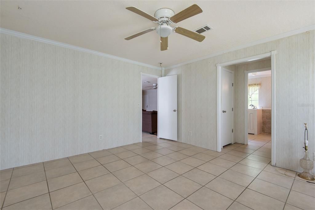 For Sale: $275,000 (3 beds, 2 baths, 2172 Square Feet)