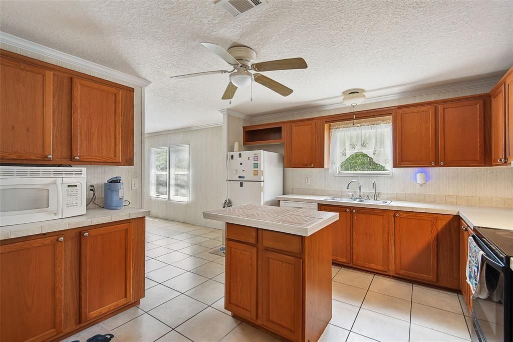 For Sale: $275,000 (3 beds, 2 baths, 2172 Square Feet)