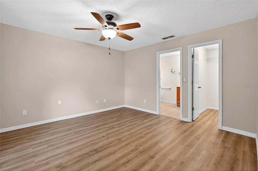 For Sale: $314,900 (2 beds, 2 baths, 1282 Square Feet)