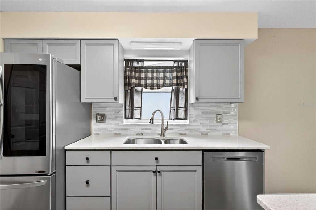 For Sale: $314,900 (2 beds, 2 baths, 1282 Square Feet)