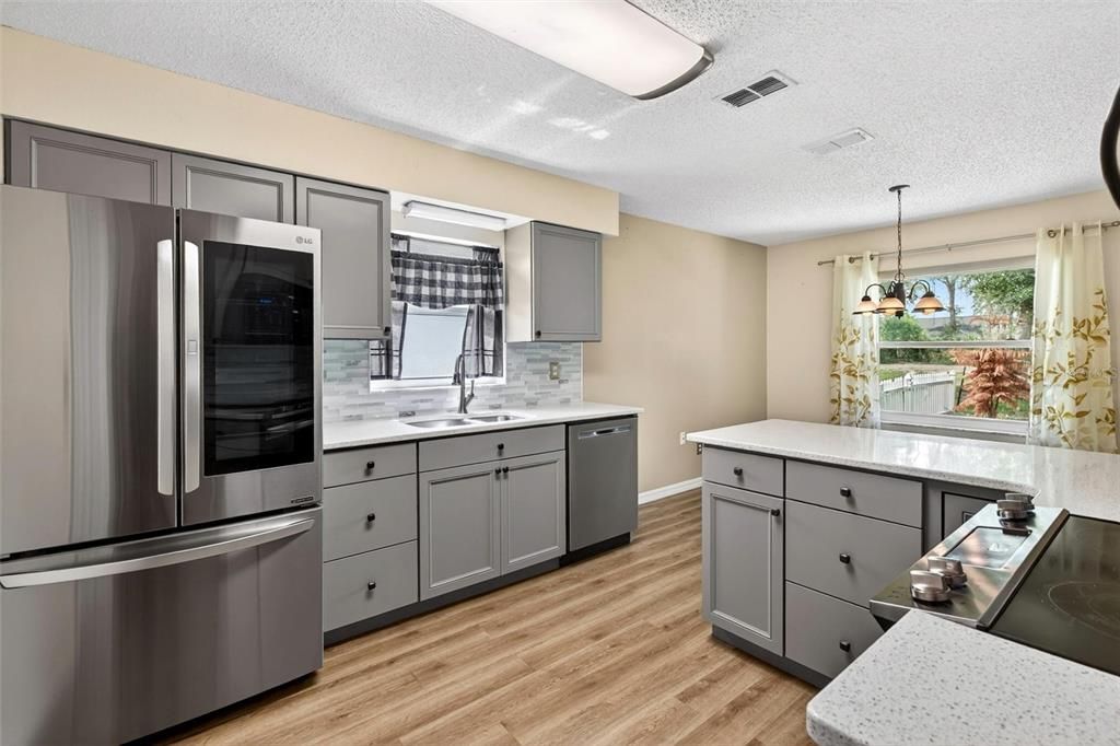 For Sale: $314,900 (2 beds, 2 baths, 1282 Square Feet)