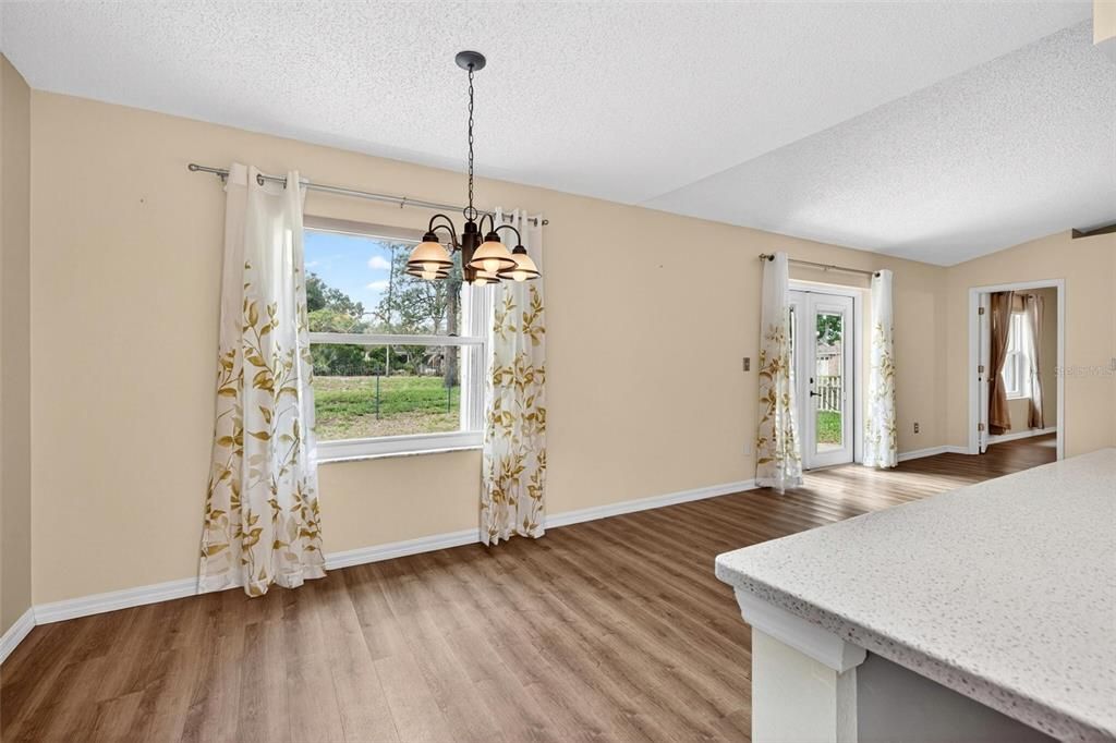 For Sale: $314,900 (2 beds, 2 baths, 1282 Square Feet)