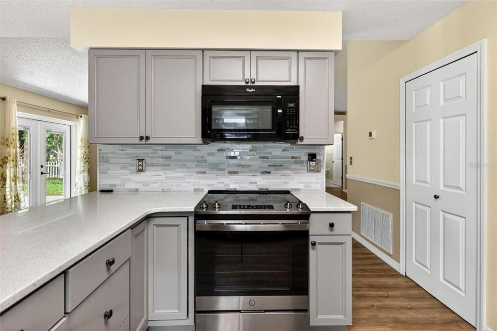 For Sale: $314,900 (2 beds, 2 baths, 1282 Square Feet)