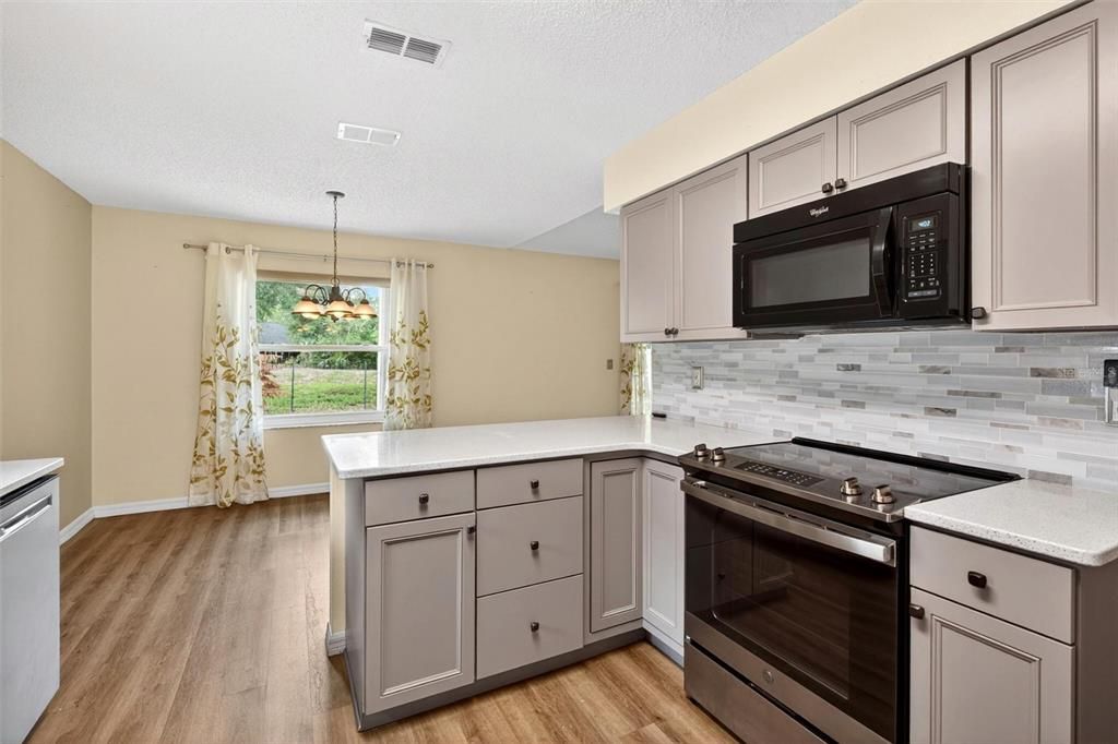 For Sale: $314,900 (2 beds, 2 baths, 1282 Square Feet)