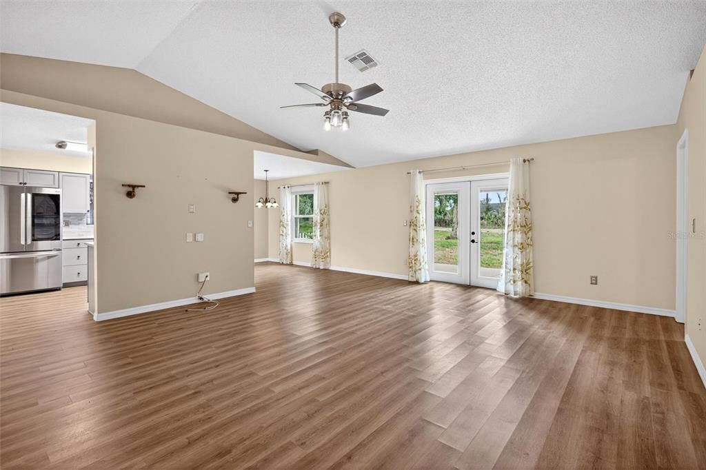For Sale: $314,900 (2 beds, 2 baths, 1282 Square Feet)