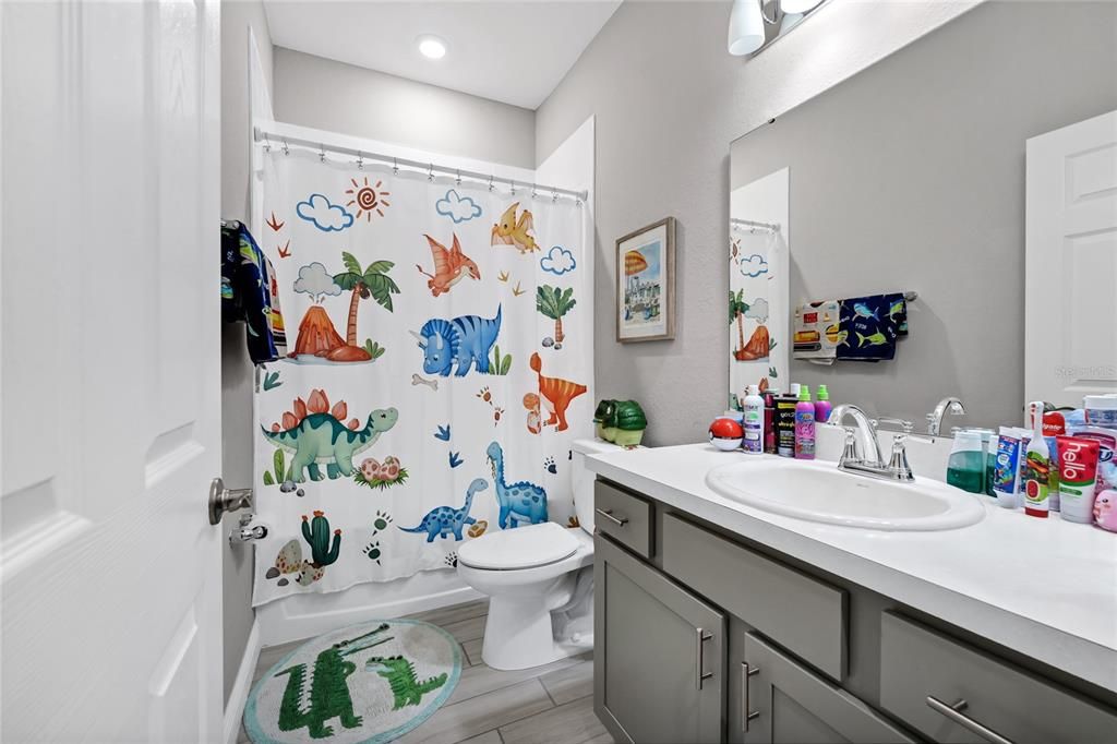 For Sale: $485,000 (5 beds, 3 baths, 2472 Square Feet)