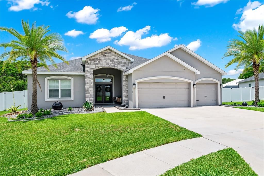 For Sale: $485,000 (5 beds, 3 baths, 2472 Square Feet)